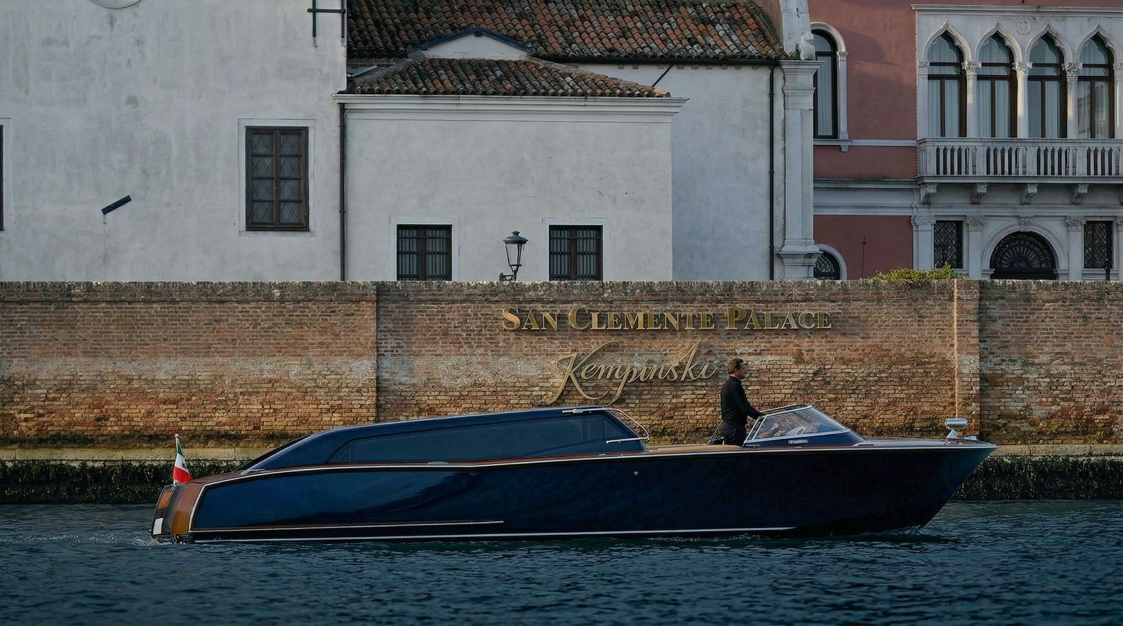 Vizianello Thunder passing San Clemente Palace in Venice