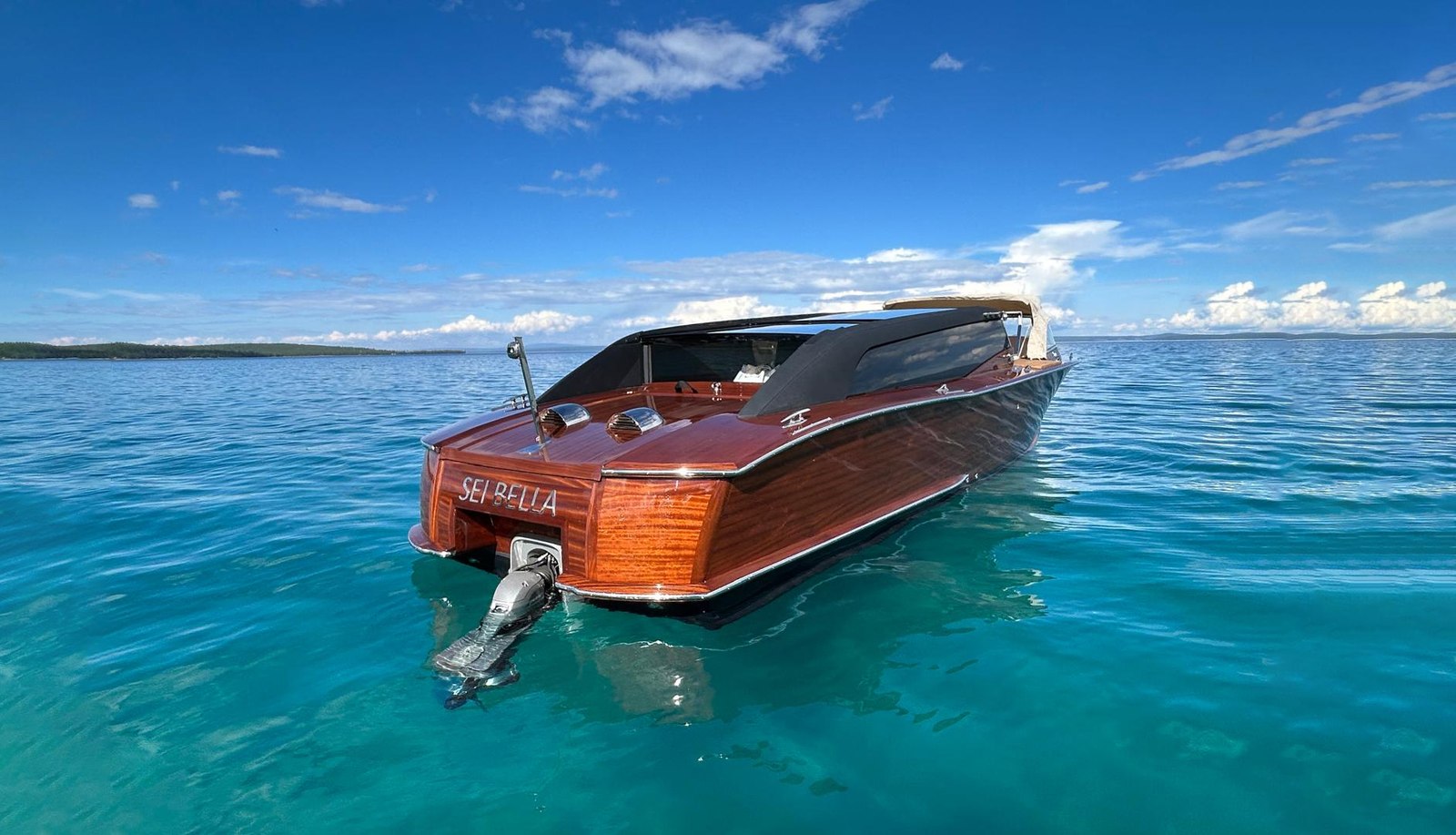 Vizianello Thunder water limousine in turquoise sea